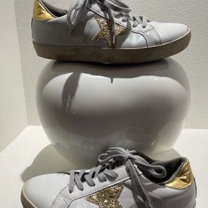 Superstar sneakers with gold stars so cute!